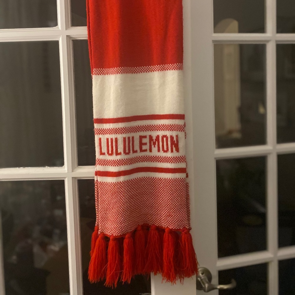 Lululemon Scarf cute red & white Cheer Me Scarf